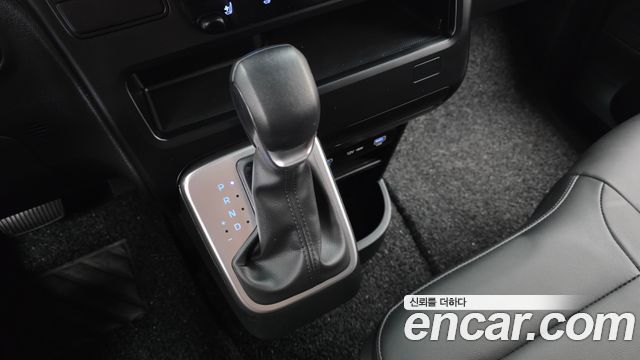 Hyundai Staria 2025 — photo 12
