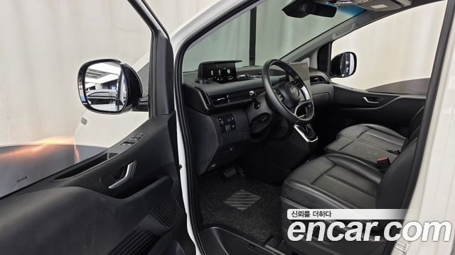 Hyundai Staria 2025 — photo 13