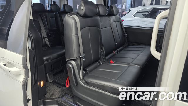 Hyundai Staria 2025 — photo 17