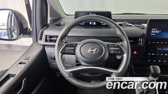 Hyundai Staria 2025 — photo 18
