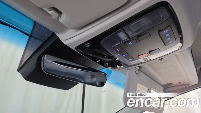 Hyundai Staria 2025 — photo 23