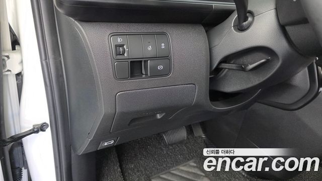 Hyundai Staria 2025 — photo 24