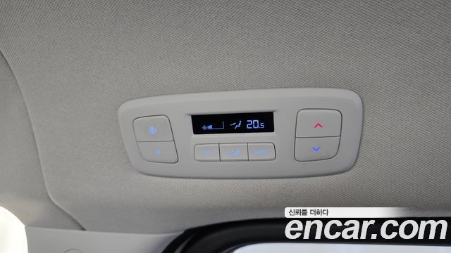 Hyundai Staria 2025 — photo 25