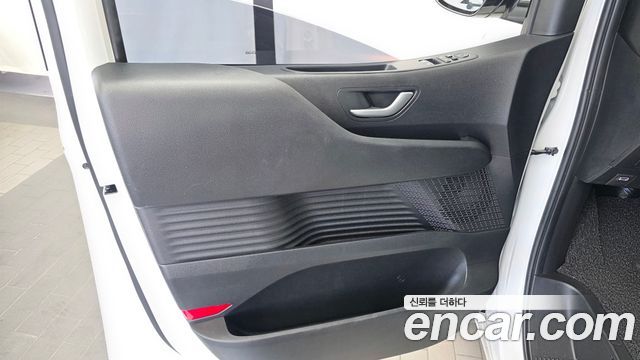 Hyundai Staria 2025 — photo 14