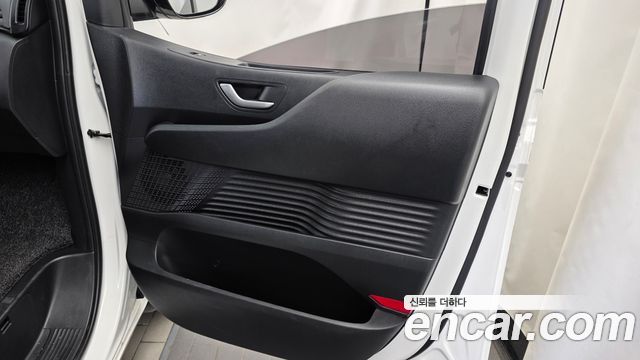 Hyundai Staria 2025 — photo 15