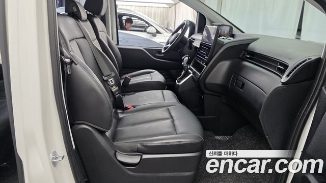 Hyundai Staria 2025 — photo 16
