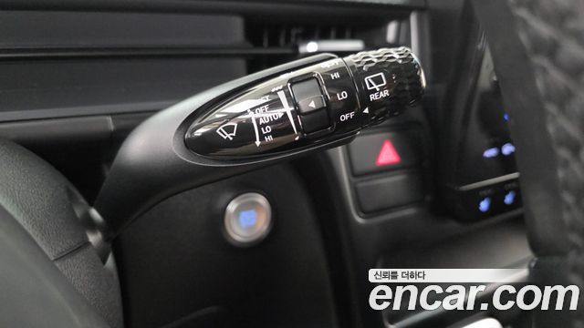 Hyundai Staria 2025 — photo 28