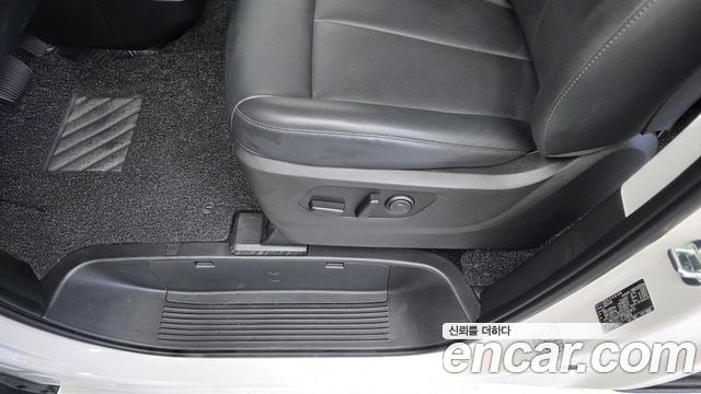 Hyundai Staria 2025 — photo 31