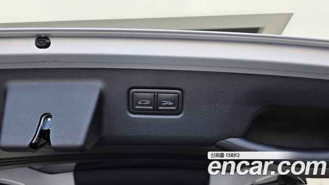 Hyundai Staria 2025 — photo 32