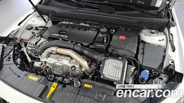 Mercedes-Benz GLB-Class 2025 — photo 6