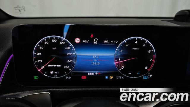Mercedes-Benz GLB-Class 2025 — photo 11