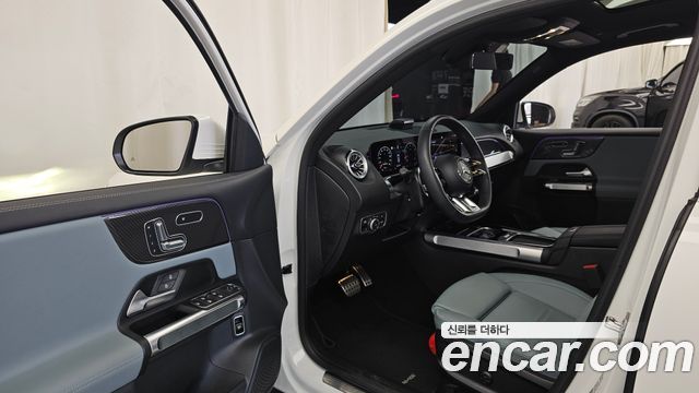 Mercedes-Benz GLB-Class 2025 — photo 13