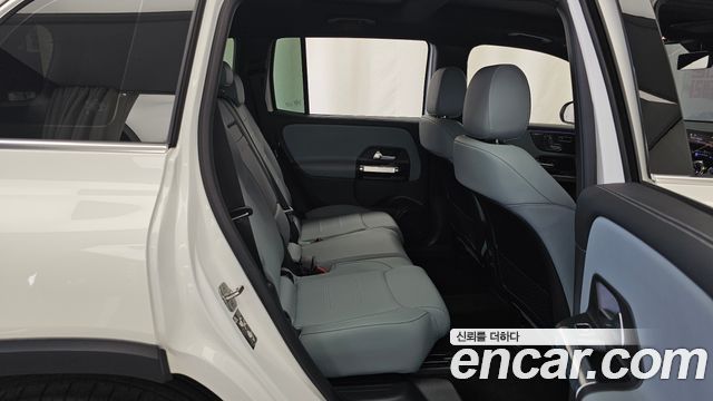Mercedes-Benz GLB-Class 2025 — photo 18
