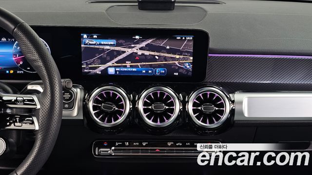 Mercedes-Benz GLB-Class 2025 — photo 20