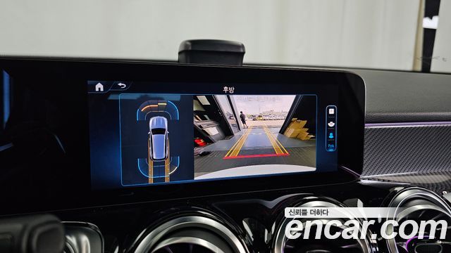 Mercedes-Benz GLB-Class 2025 — photo 21
