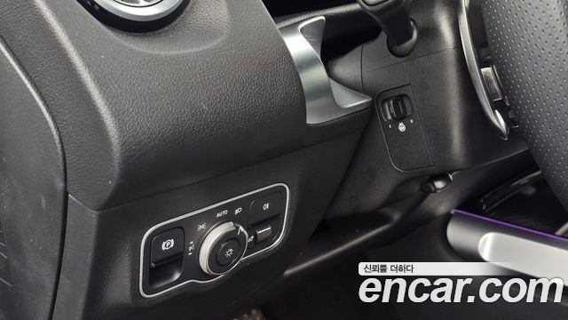 Mercedes-Benz GLB-Class 2025 — photo 24