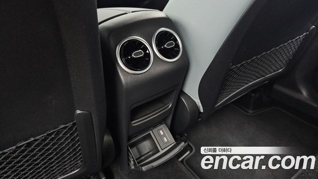 Mercedes-Benz GLB-Class 2025 — photo 25