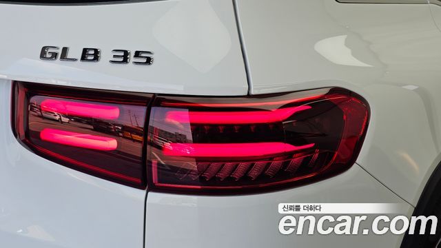 Mercedes-Benz GLB-Class 2025 — photo 9