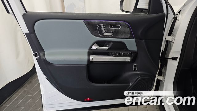 Mercedes-Benz GLB-Class 2025 — photo 14