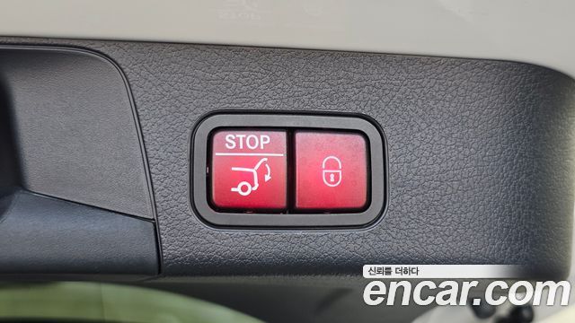 Mercedes-Benz GLB-Class 2025 — photo 27