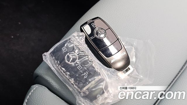 Mercedes-Benz GLB-Class 2025 — photo 29