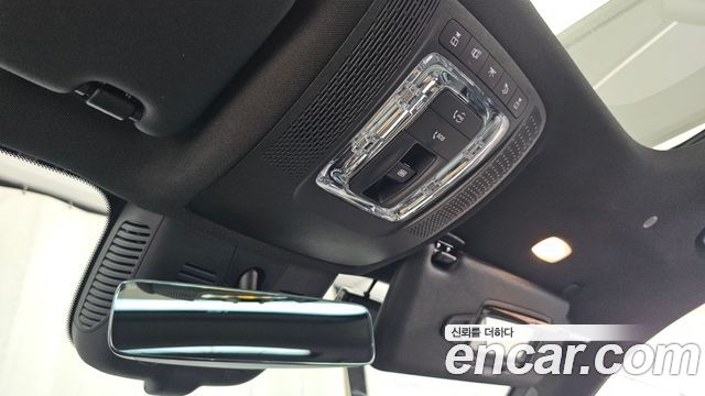 Mercedes-Benz GLB-Class 2025 — photo 30