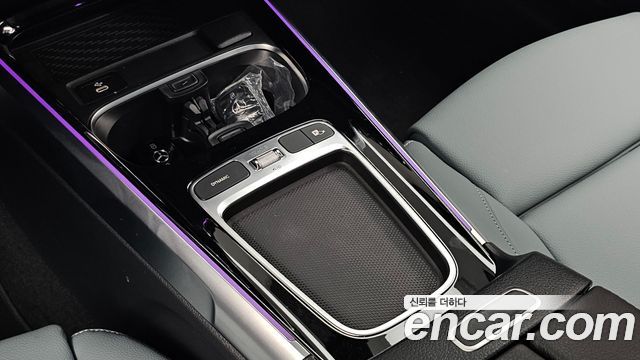 Mercedes-Benz GLB-Class 2025 — photo 31