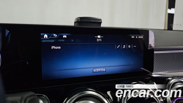 Mercedes-Benz GLB-Class 2025 — photo 32