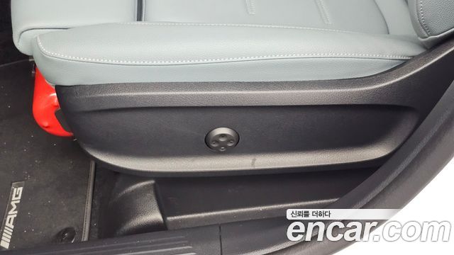Mercedes-Benz GLB-Class 2025 — photo 33