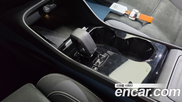 Volvo C40 2023 — photo 9
