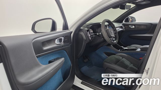 Volvo C40 2023 — photo 10