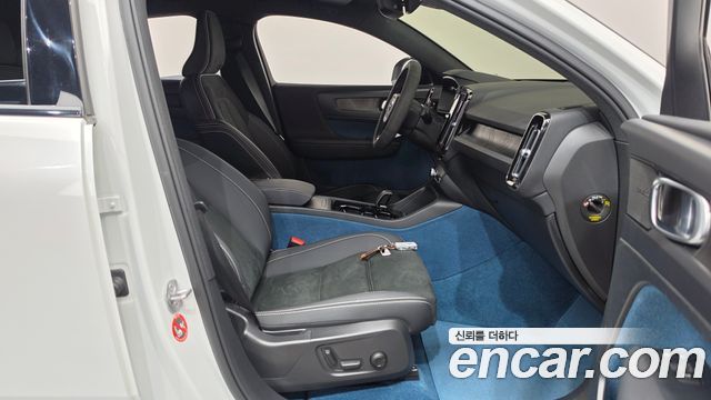 Volvo C40 2023 — photo 11