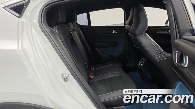 Volvo C40 2023 — photo 12