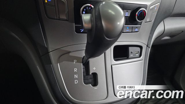 Hyundai Starex 2016 — photo 9