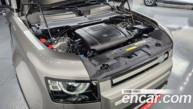 Land Rover Defender 2025 — photo 6