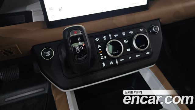 Land Rover Defender 2025 — photo 12