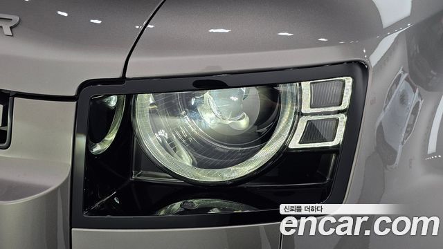 Land Rover Defender 2025 — photo 8