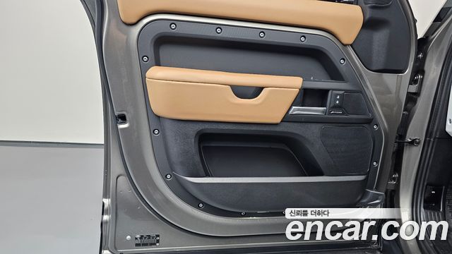 Land Rover Defender 2025 — photo 14