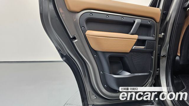 Land Rover Defender 2025 — photo 15