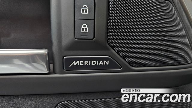 Land Rover Defender 2025 — photo 35