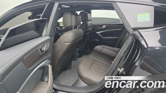 Audi A7 2023 — photo 17