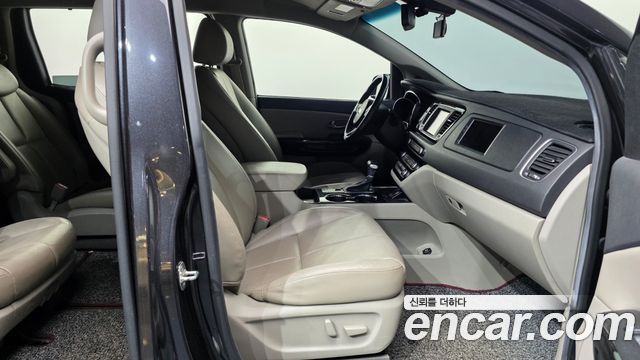 Kia Canival 2019 — photo 17