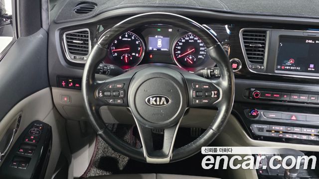Kia Canival 2019 — photo 19