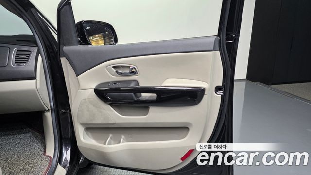 Kia Canival 2019 — photo 15