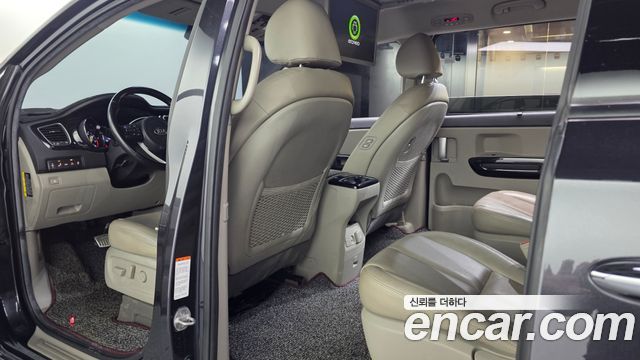 Kia Canival 2019 — photo 16