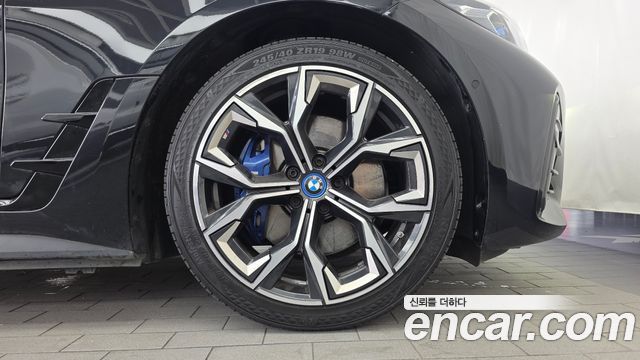 BMW i4 2023 — photo 7