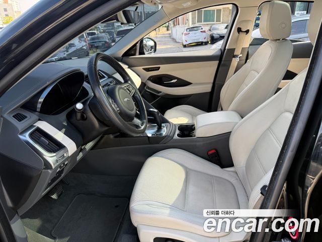 Jaguar E-PACE 2019 — photo 1