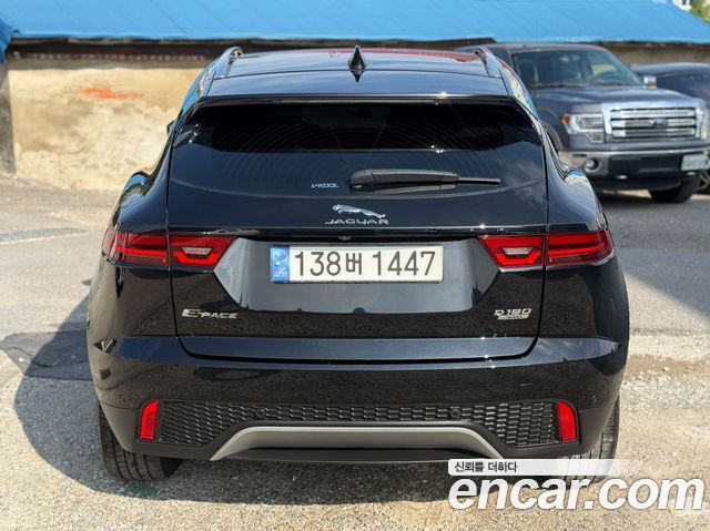 Jaguar E-PACE 2019 — photo 3