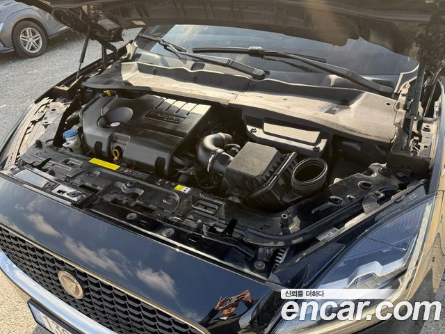 Jaguar E-PACE 2019 — photo 5