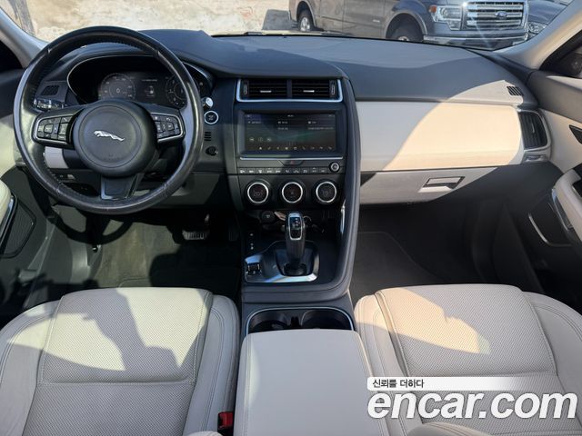 Jaguar E-PACE 2019 — photo 7